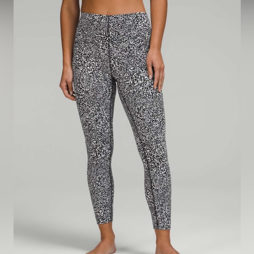 Lululemon InStill High-Rise Tight 25" - size 12